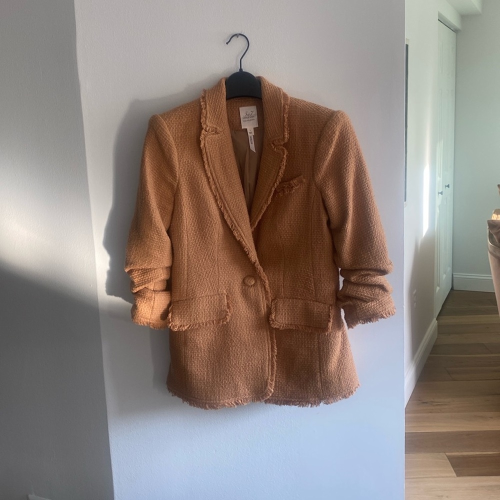 Tan Blazer w shoulder pads and rouched sleeves